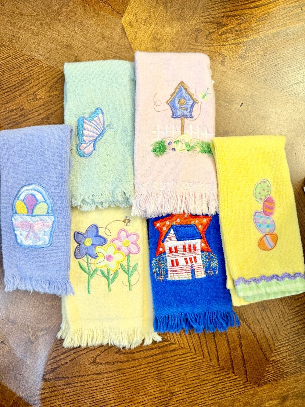 6 little decorative hand towels